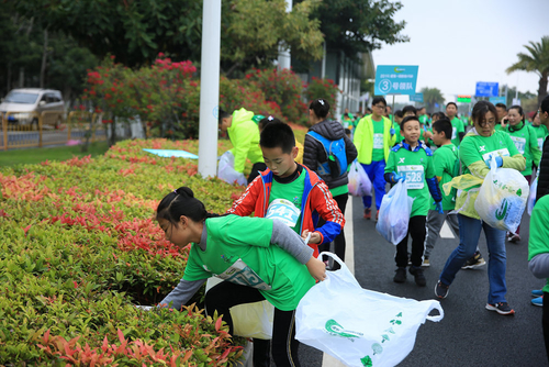 Últimas noticias de la empresa sobre Empoderando la Limpieza Comunitaria con Bolsas Compostables – Nuestro Compromiso con un Mañana más Verde